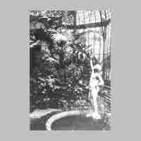 020-0024 Eine Brunnenfigur im Wintergarten von Schloss Kapkeim.jpg